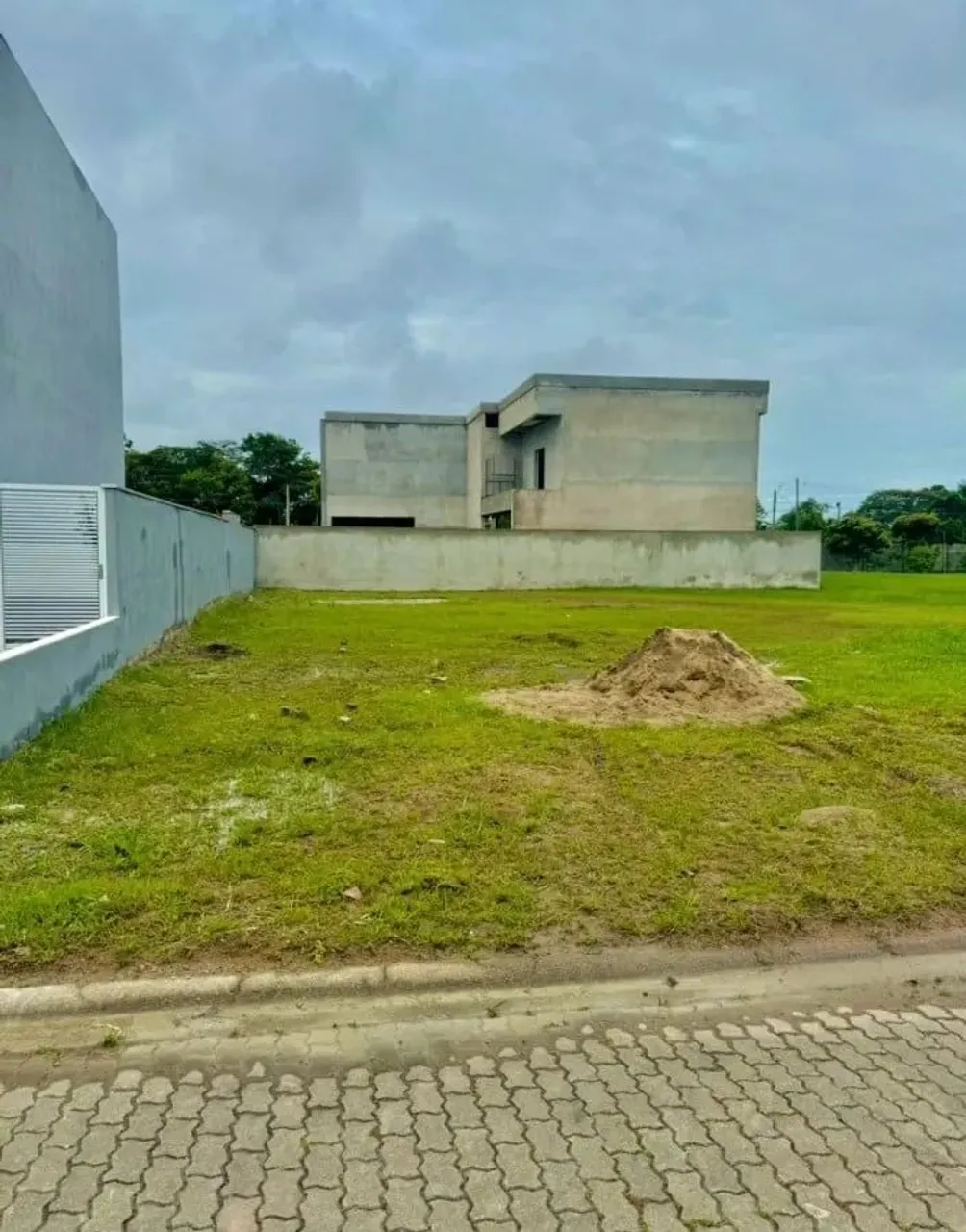 Terreno para venda possui 360 metros quadrados em Jardim Marcia - Peruíbe - SP