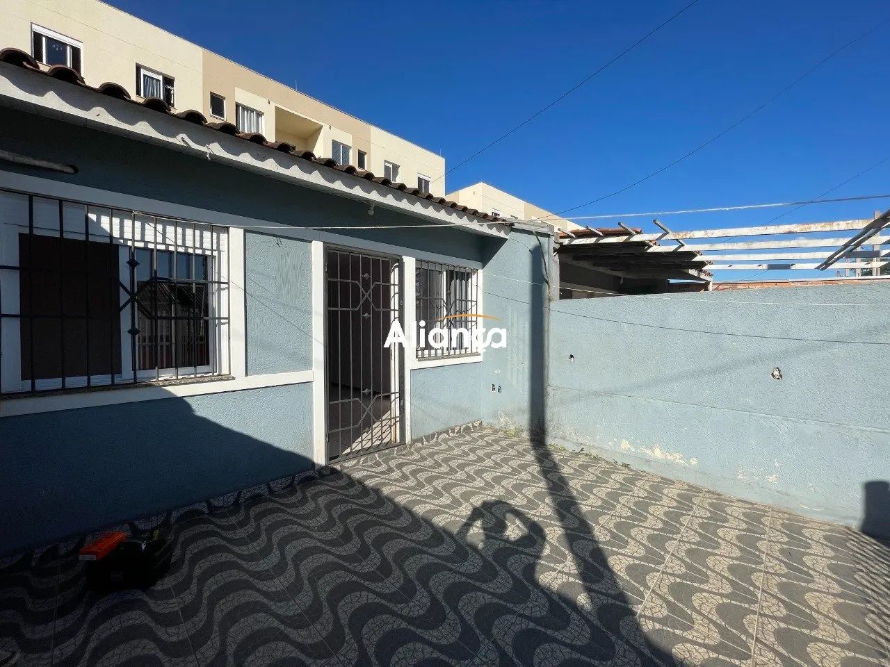 Casa para aluguel com 3 dormitórios, 1 suíte, 2 vagas de carro no bairro Jardim Betânia em