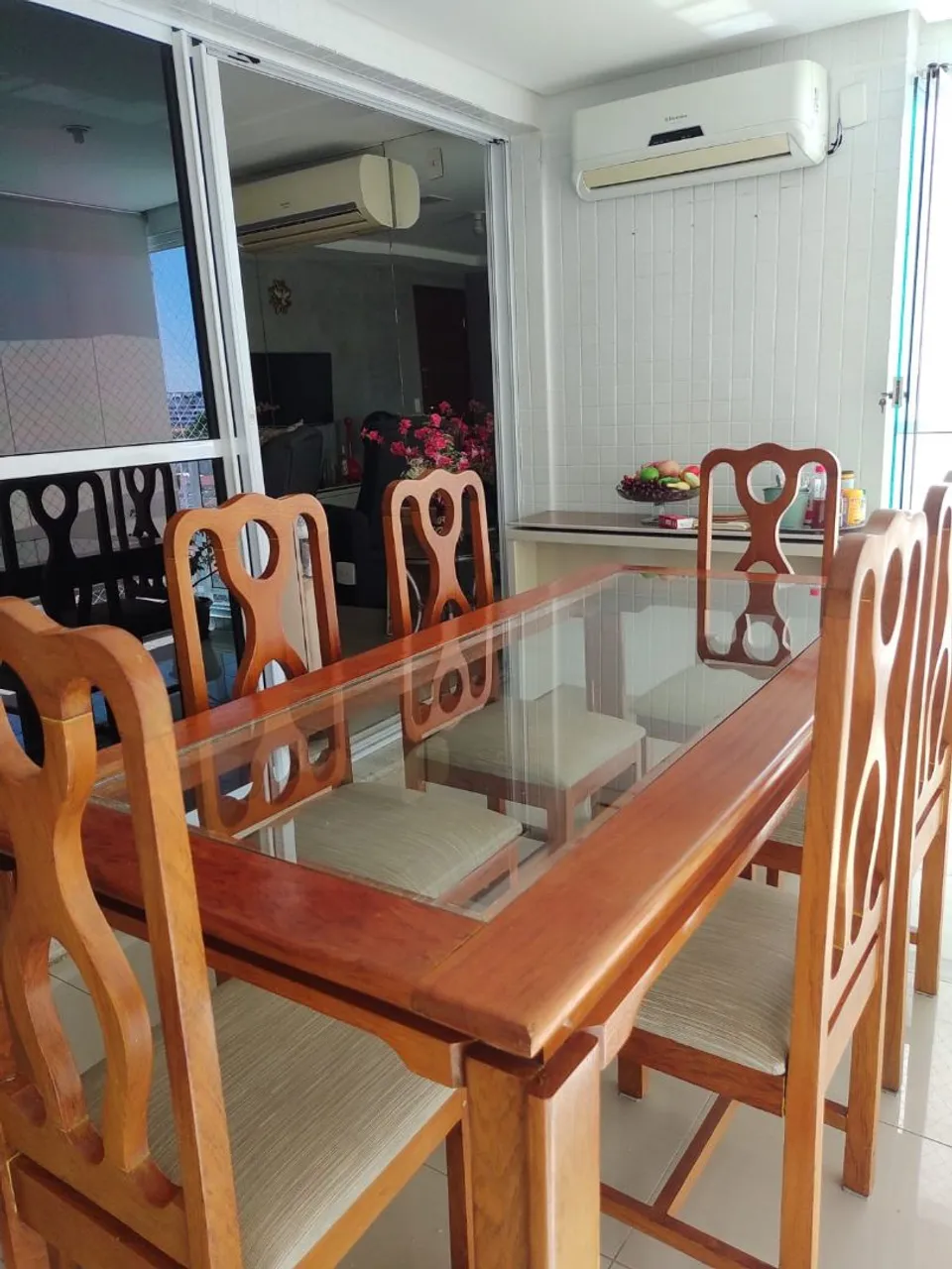 Conjunto Mesa de Jantar em Madeira e Vidro