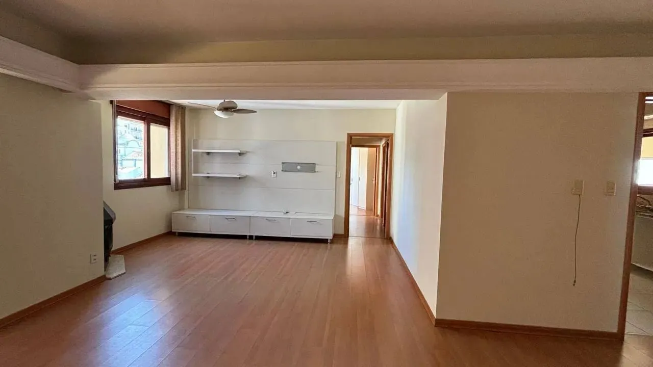Apartamento de 3 dormitórios para alugar no Centro de Pelotas RS, excelente localização, i