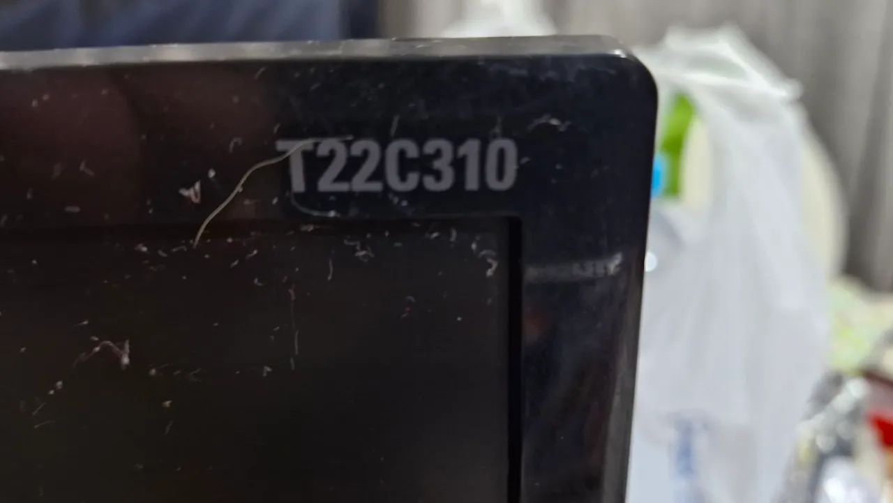 Monitor tv samsung t22c310 tela embaçada - Foto 3