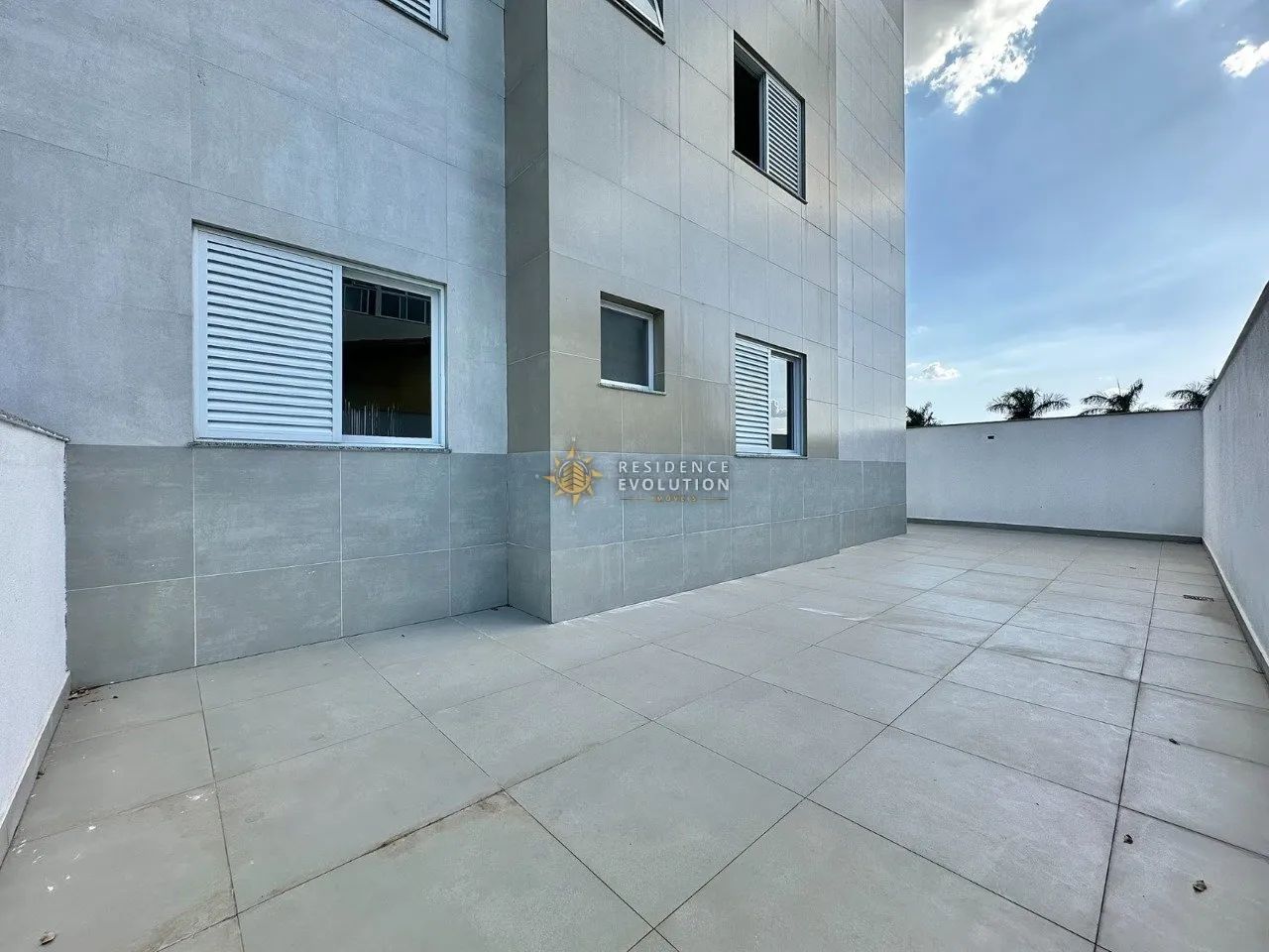 Apartamento com Área privativa - 3 Quartos sendo 1 Suíte - 2 Vagas sob pilotis - Planalto - Foto 2