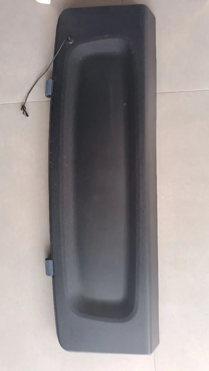 Tampa tampao porta malas Fiat Mobi.