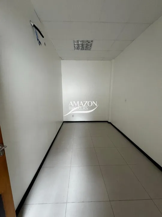 Cachoeirinha - 300 m2 - 12 salas - 04 banheiros - Prédio comercial - Alugo