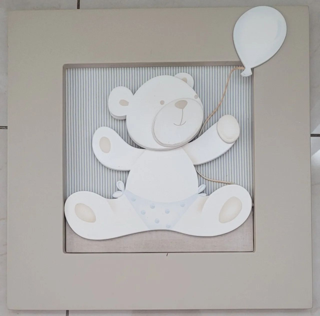Decorative Picture of a Little Bear with a Balloon64962124958466120