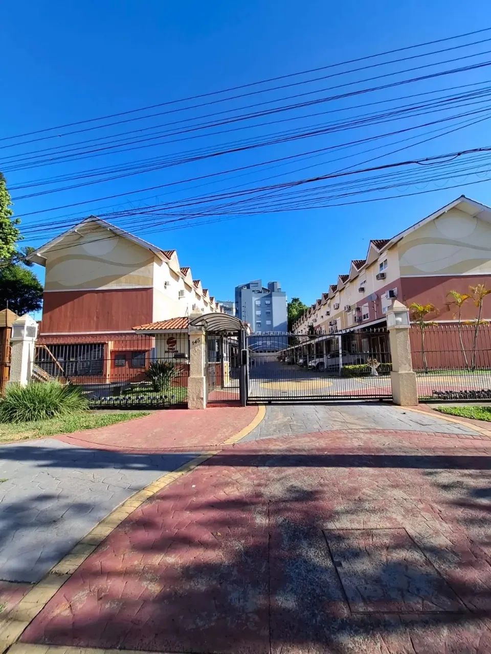 Este belo sobrado de 3 dormitórios, sendo 1 suíte, é a opção ideal para quem busca confort