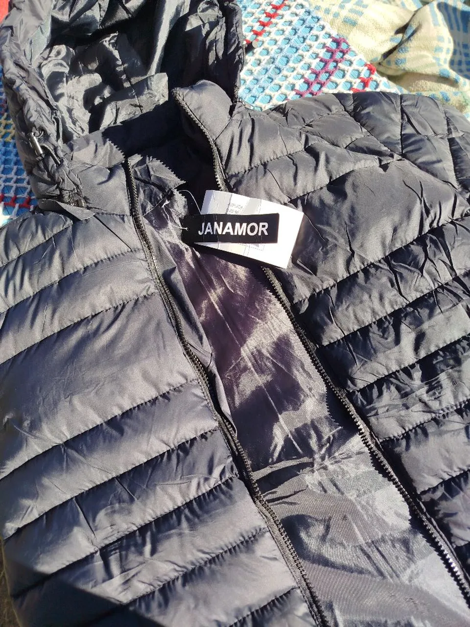 Jaqueta Janamor com Capuz - Conforto e Estilo!