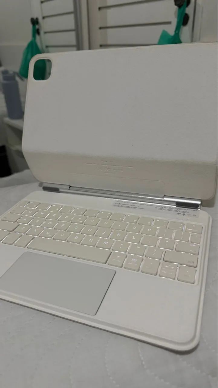 Teclado para iPad com Touchpad e retroiluminação