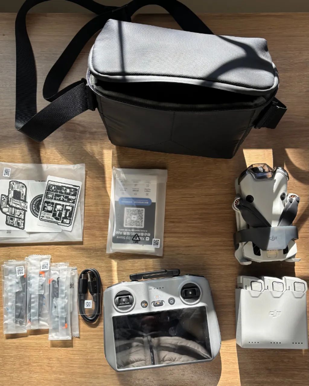 Vendo drone DJI Mini 4 Pro IMPECÁVEL + Acessórios lacrados + BÔNUS - Foto 4