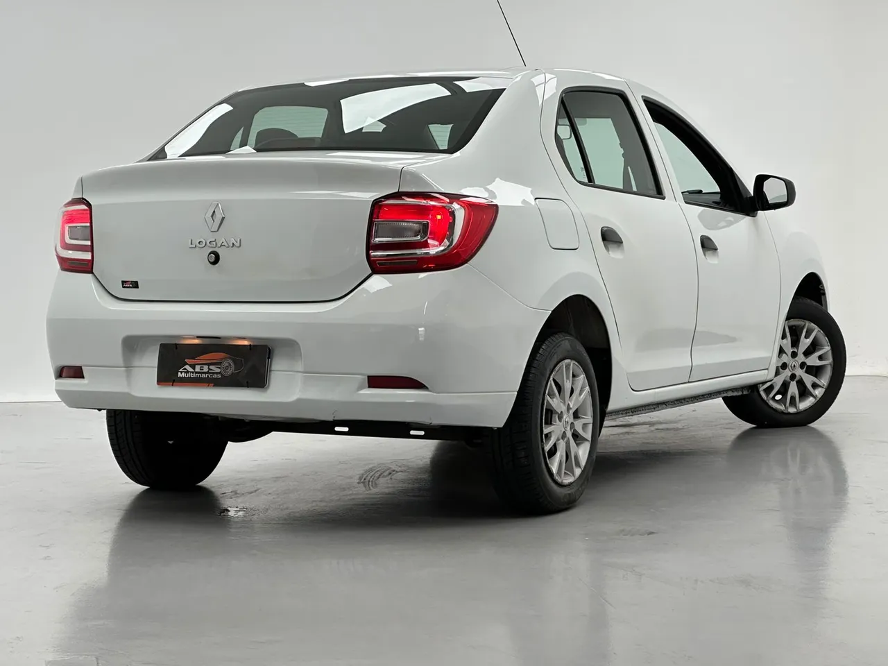 Logan 1.0 2023 baixo km " " - JK AUTO SHOPPING -