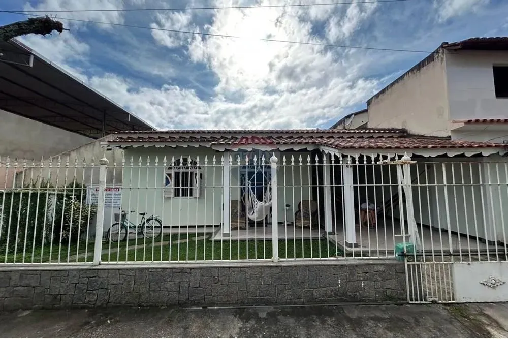 Duas Casas à Venda Bairro Santa Cruz AABB Guaçuí