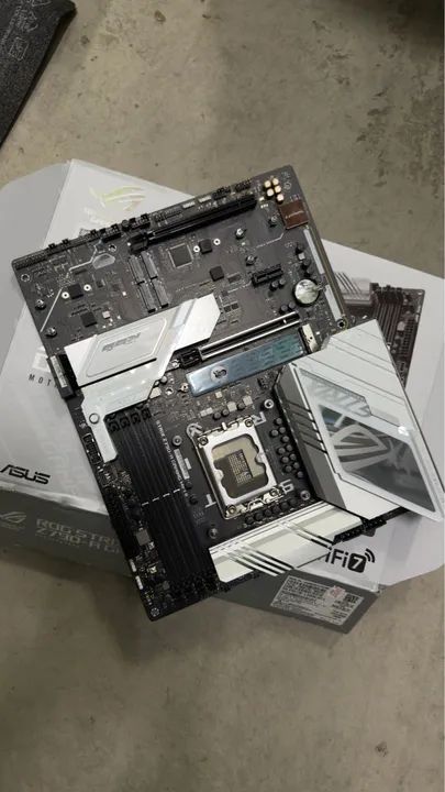 Placa-mãe ASUS ROG STRIX Z790-A GAMING WIFI - Foto 3
