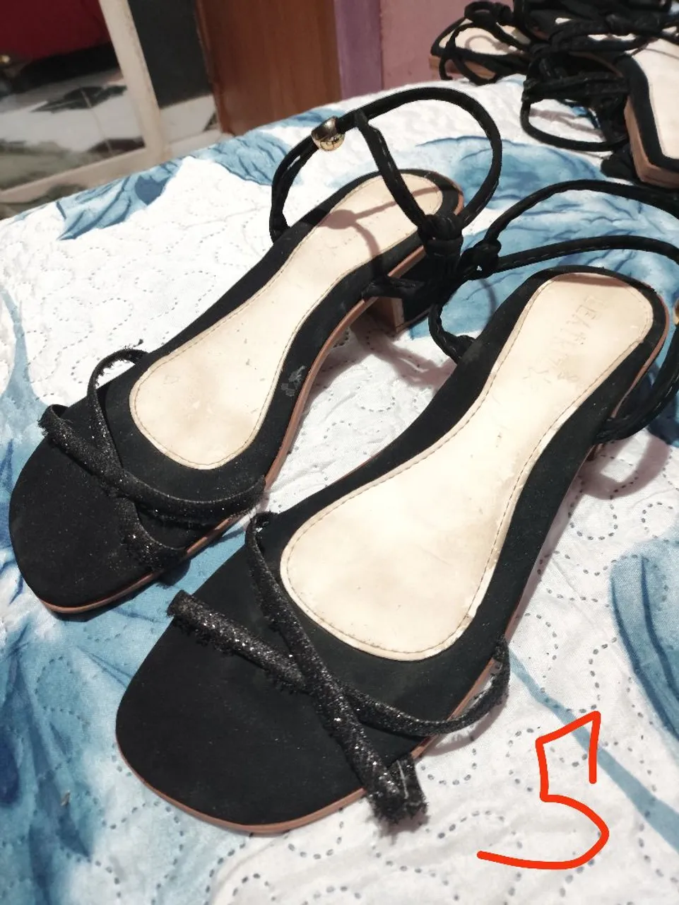 Saltinho, botas e rasteirinha