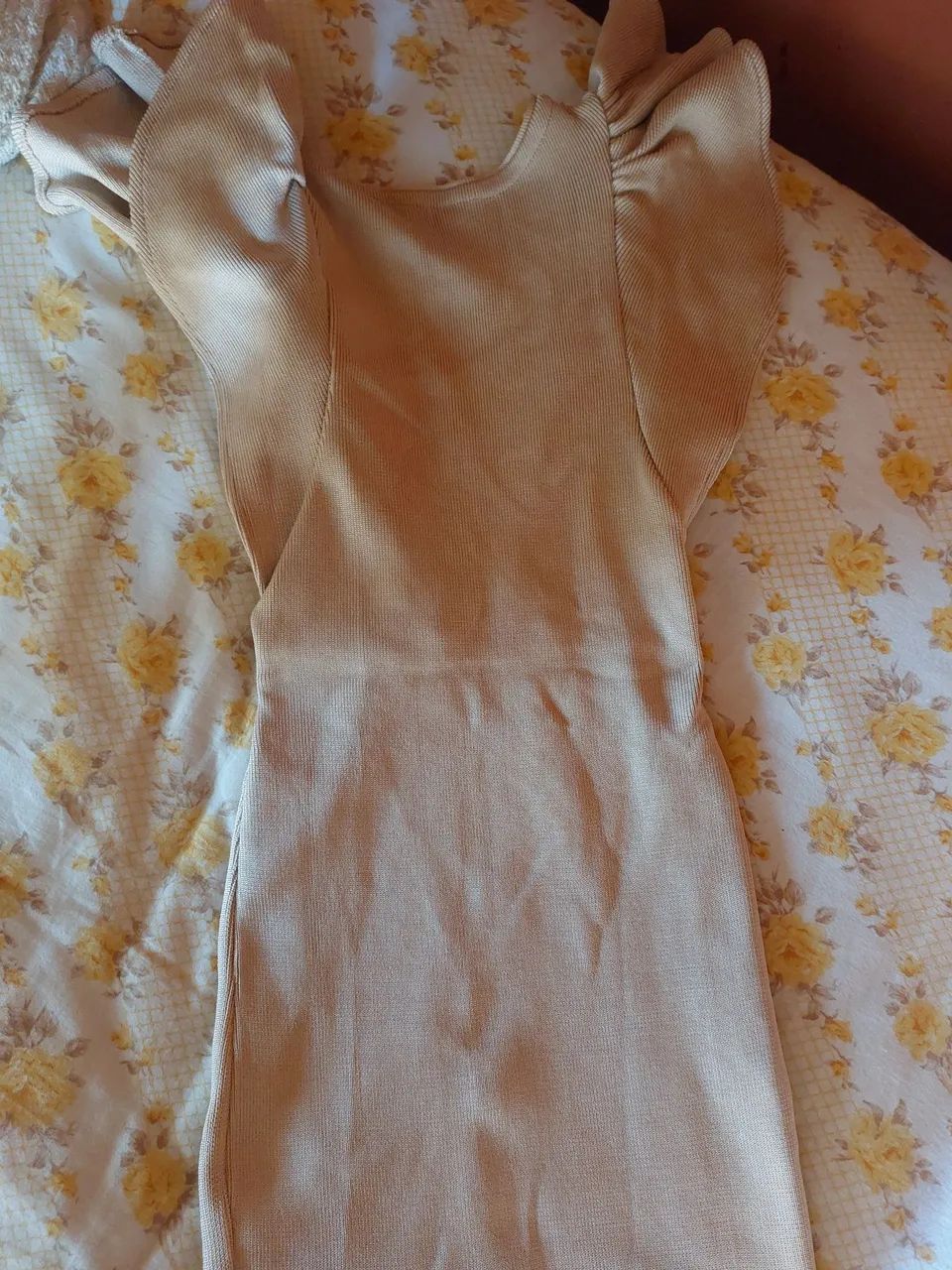 Vestido de Malha Bege - decotado - Foto 3