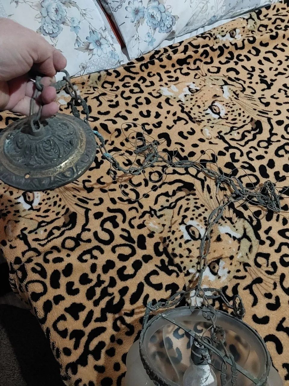 Lustre antigo bronze e vidro - Foto 3