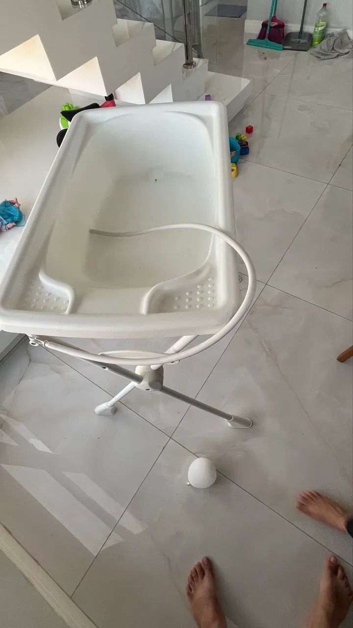 Vendo banheira , berço quartier , poltrona e esterilizador  - Foto 2