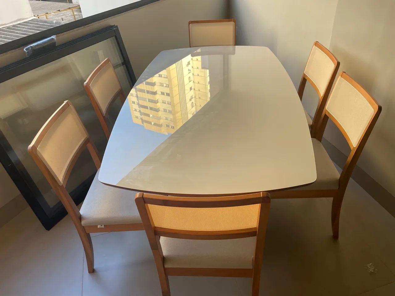 Mesa de Jantar Elegante com 6 Cadeiras madeira 