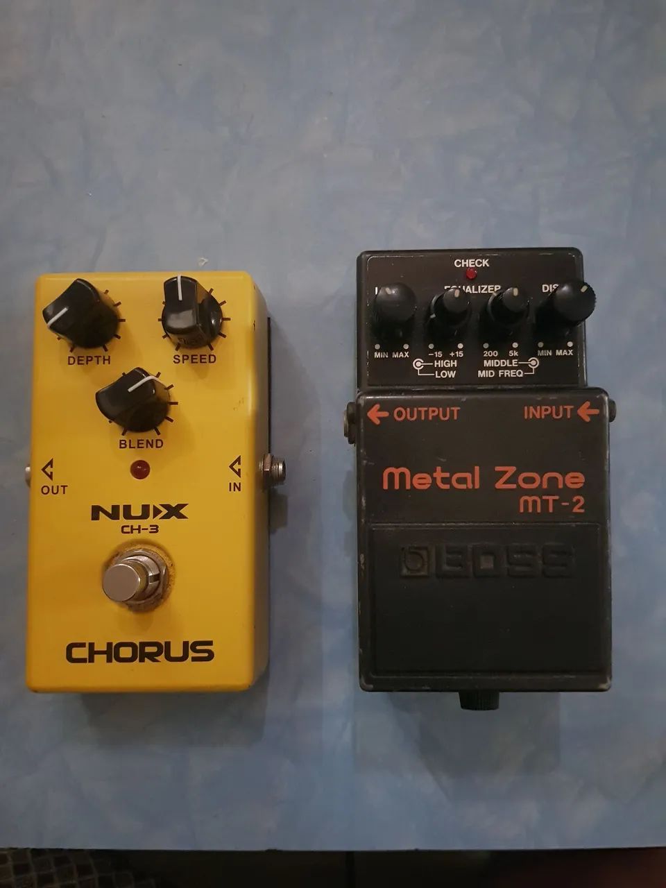 Pedal de Chorus NUX CH-3 e Pedal de Distorção Boss Metal Zone MT-2