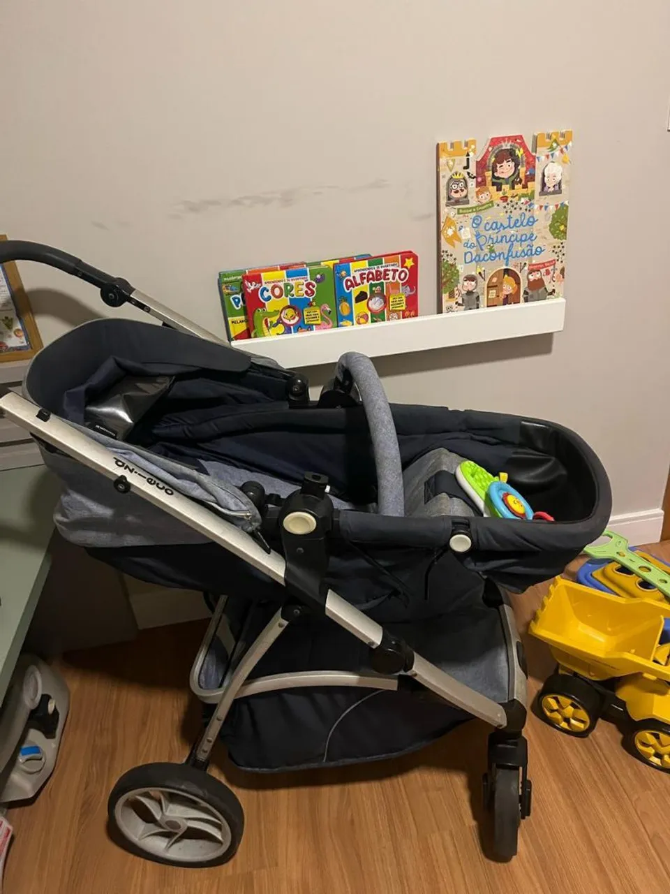 Carrinho de Bebê Moderno e Confortável