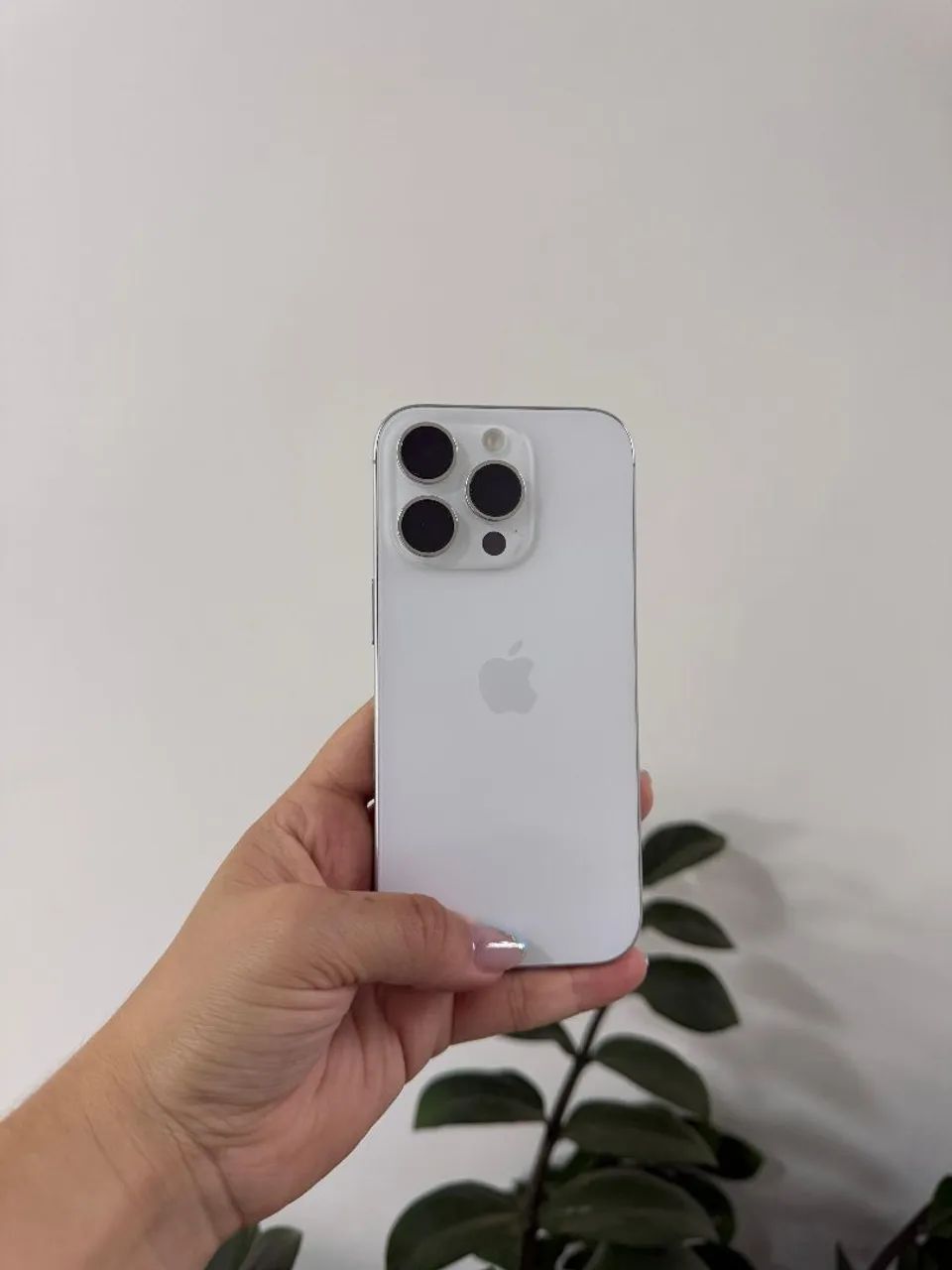 IPHONE 16 PRO 128GB BRANCO - IMPECÁVEL - Celulares e Smartphones