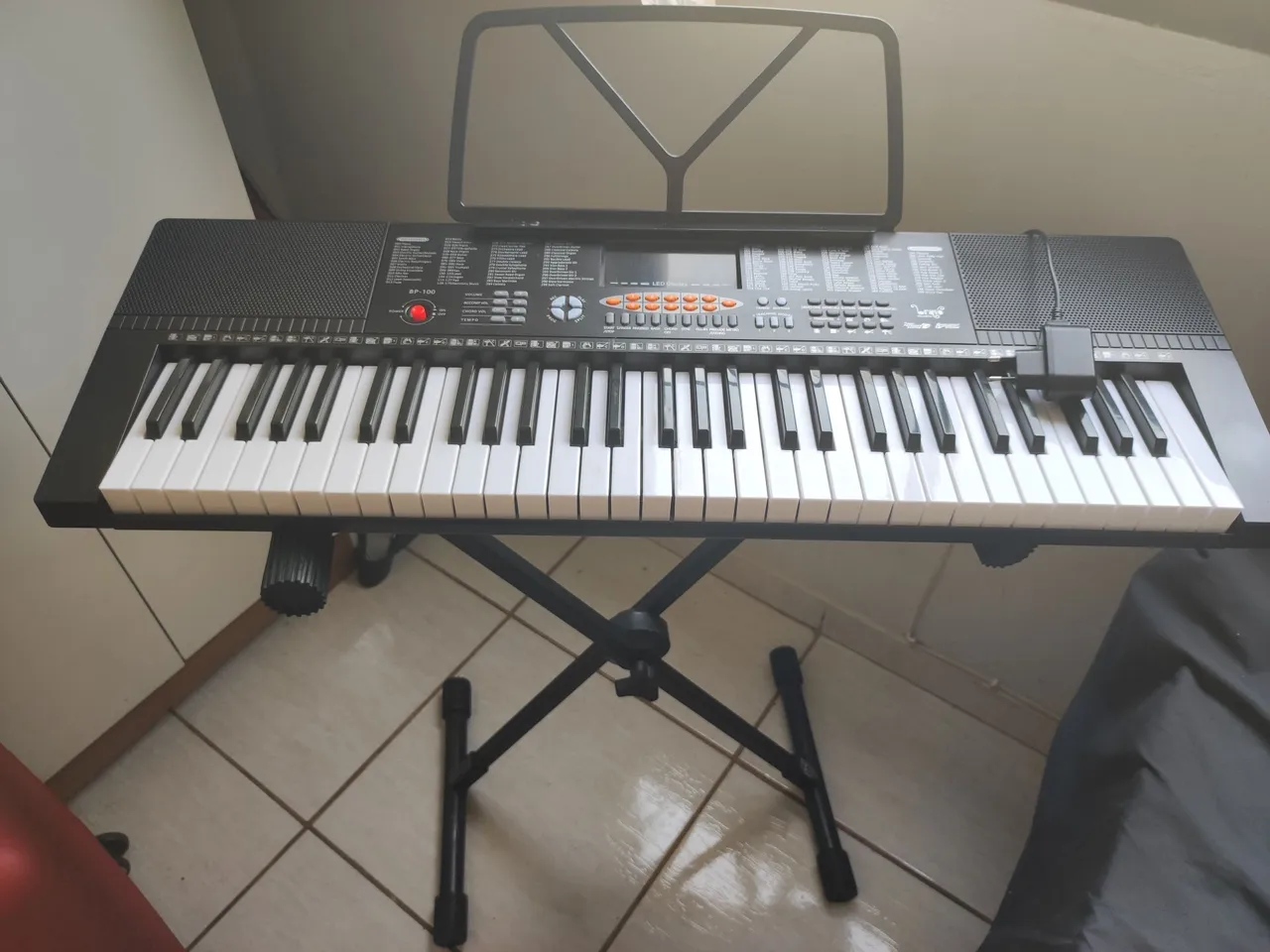 Teclado de 61 teclas em ótimo estado