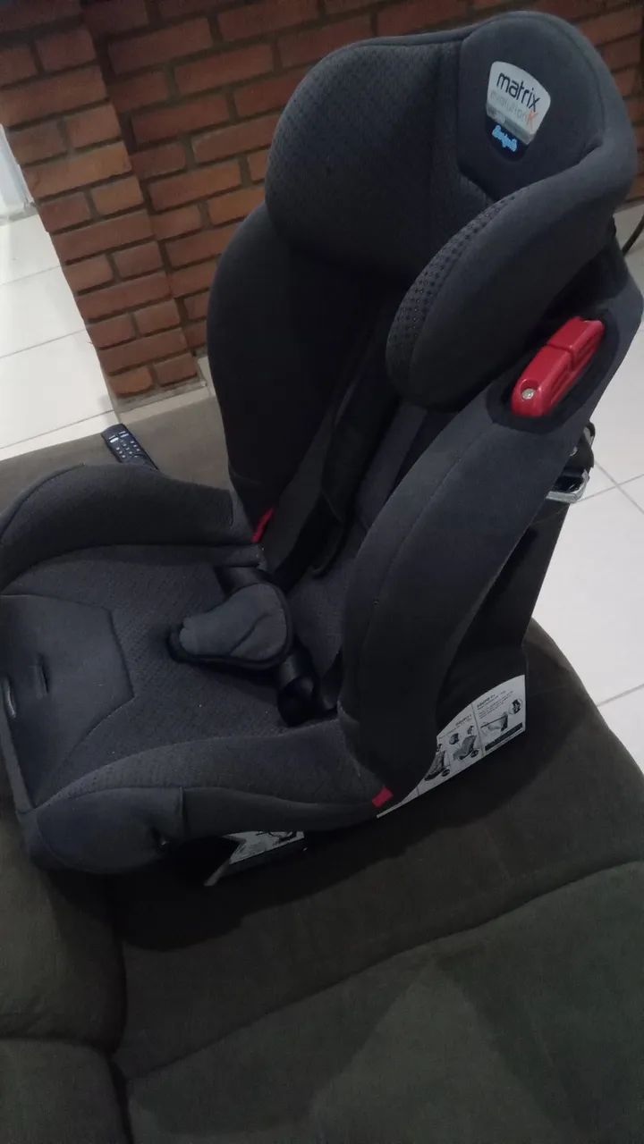 Cadeira de criança pra carro. 