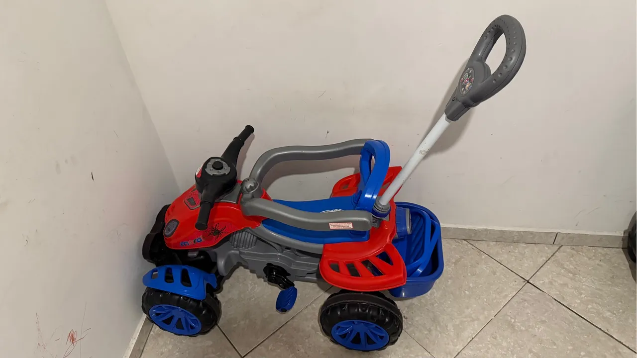 Triciclo Infantil com Empurrador