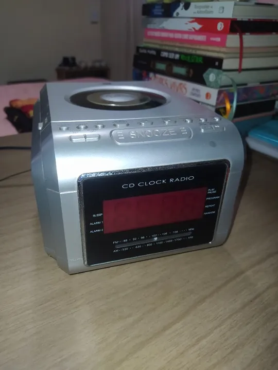 Rádio Relógio Durabrand usado