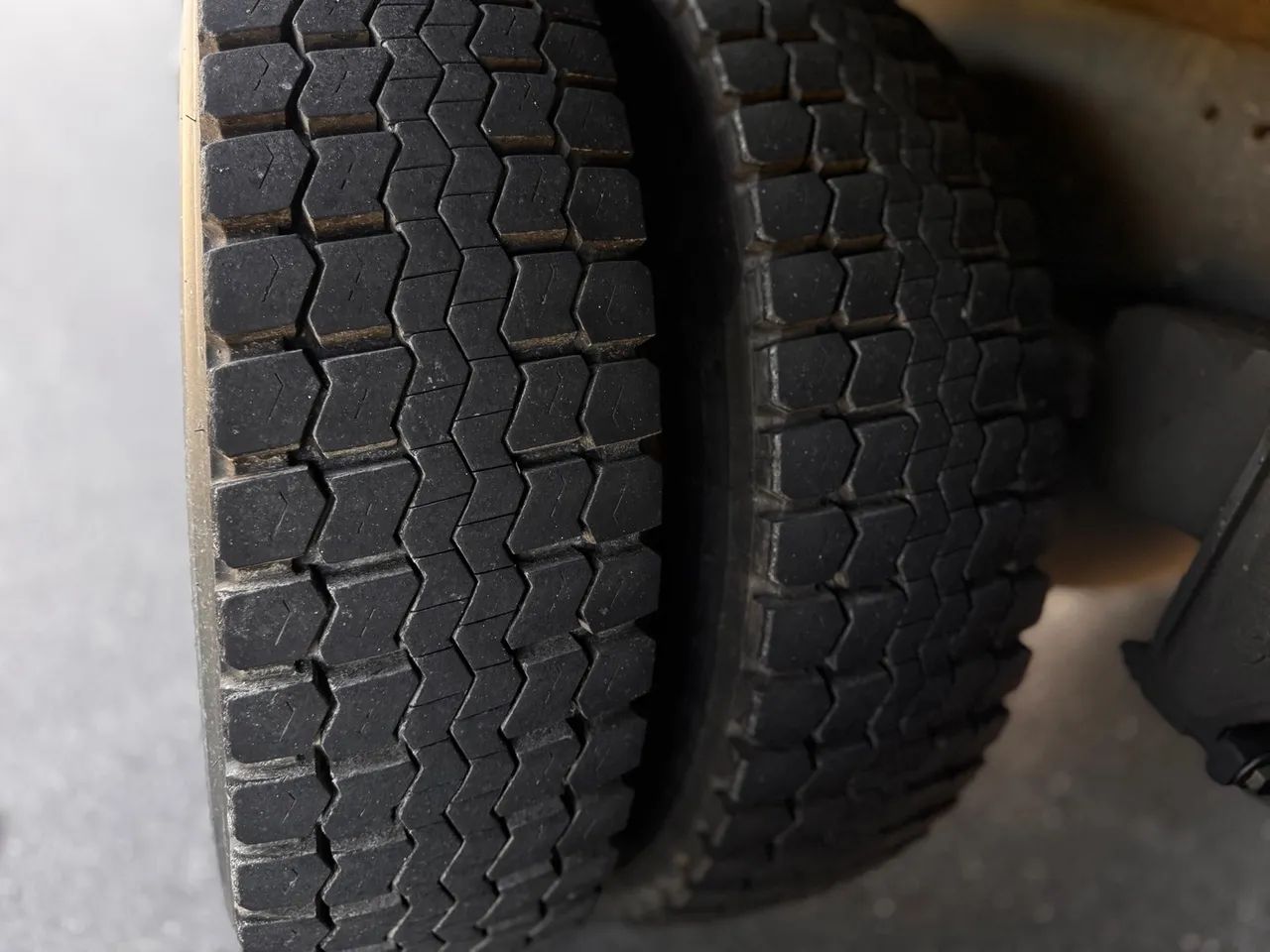 VOLVO VM270 50 MIL KM, MUITO CONSERVADO - Foto 14