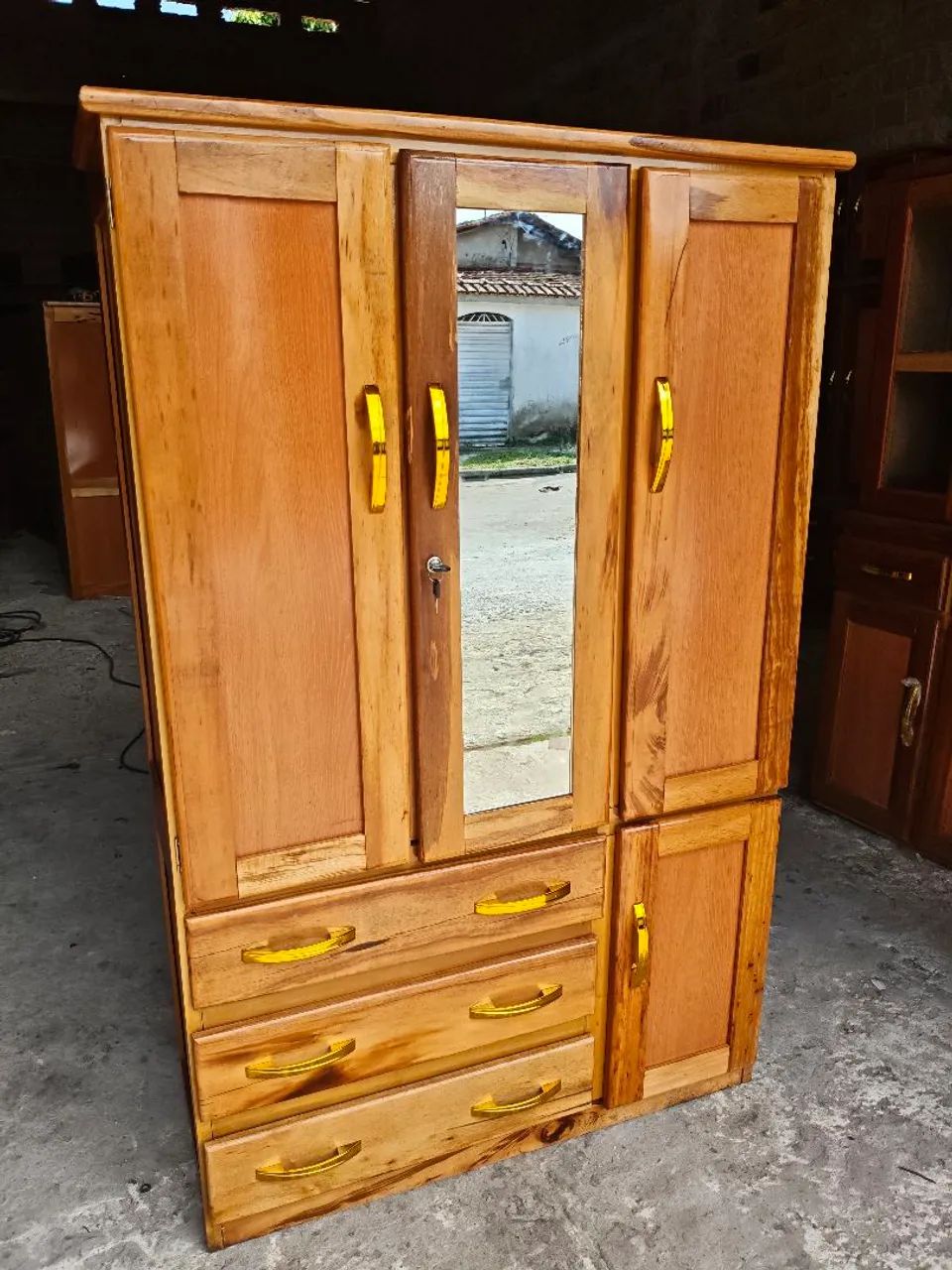 Guarda roupa de madeira com espelho frete grátis  - Foto 4