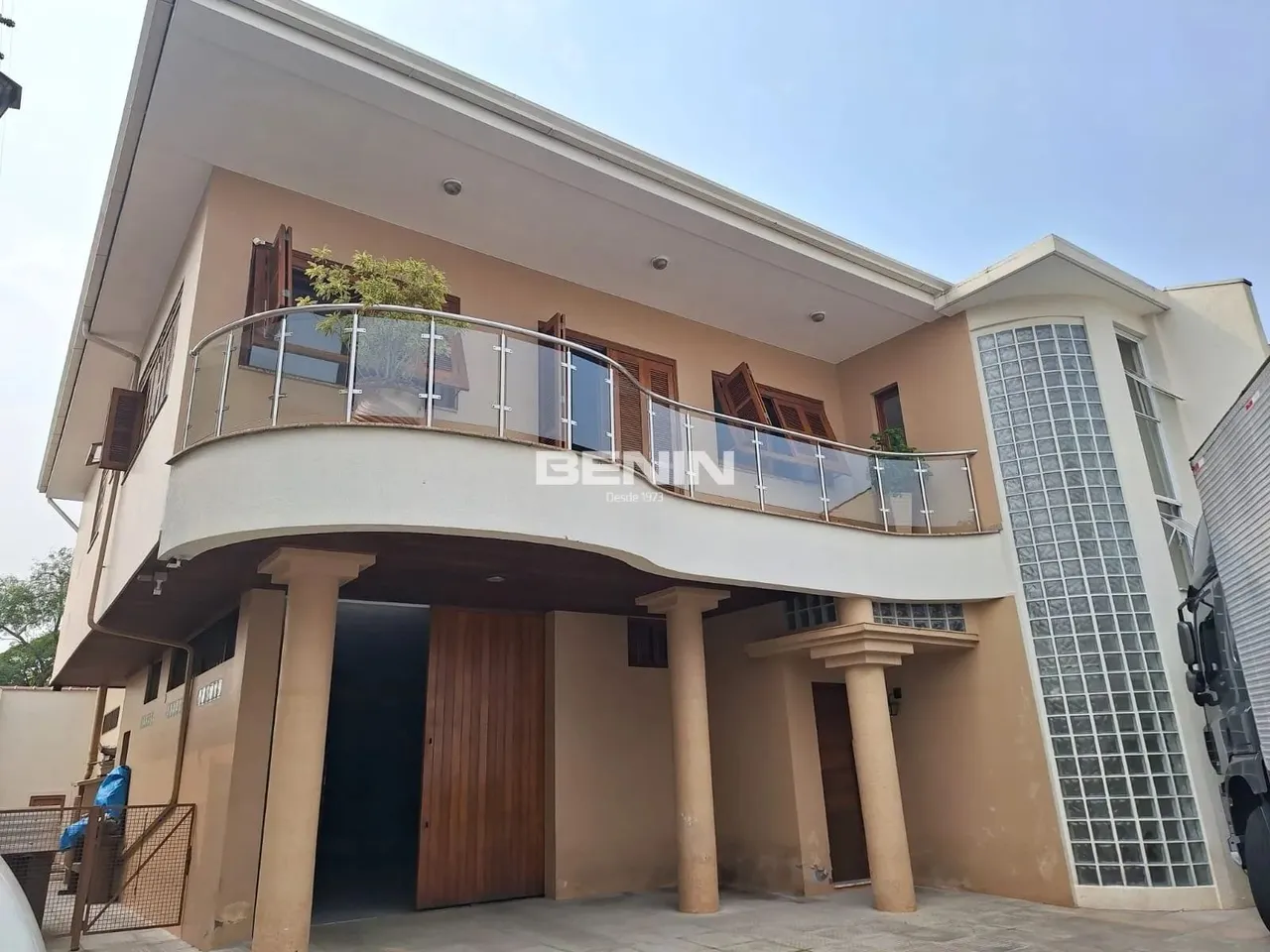 Venda de Sobrado em Canoas-RS, bairro Centro com 315m² Área Const. Venda de Sobrado em Can
