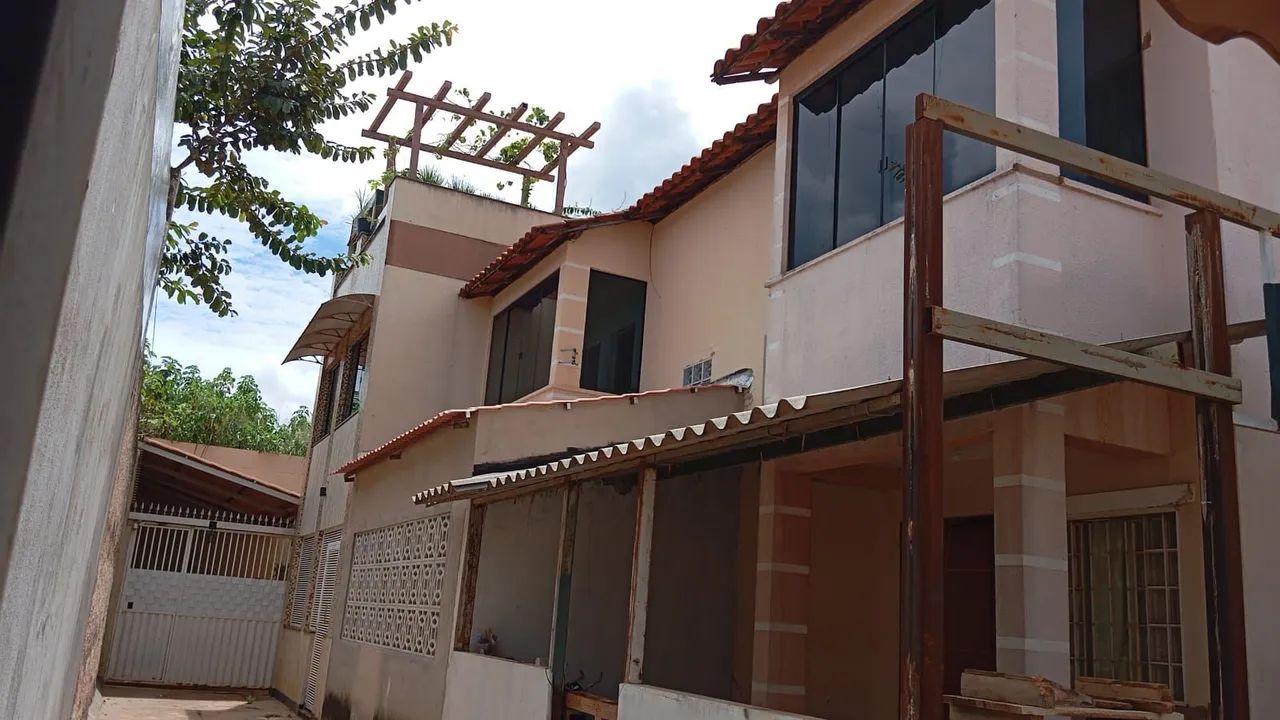 Casa dúplex dois quartos na Esplanada Valparaiso de Goias 