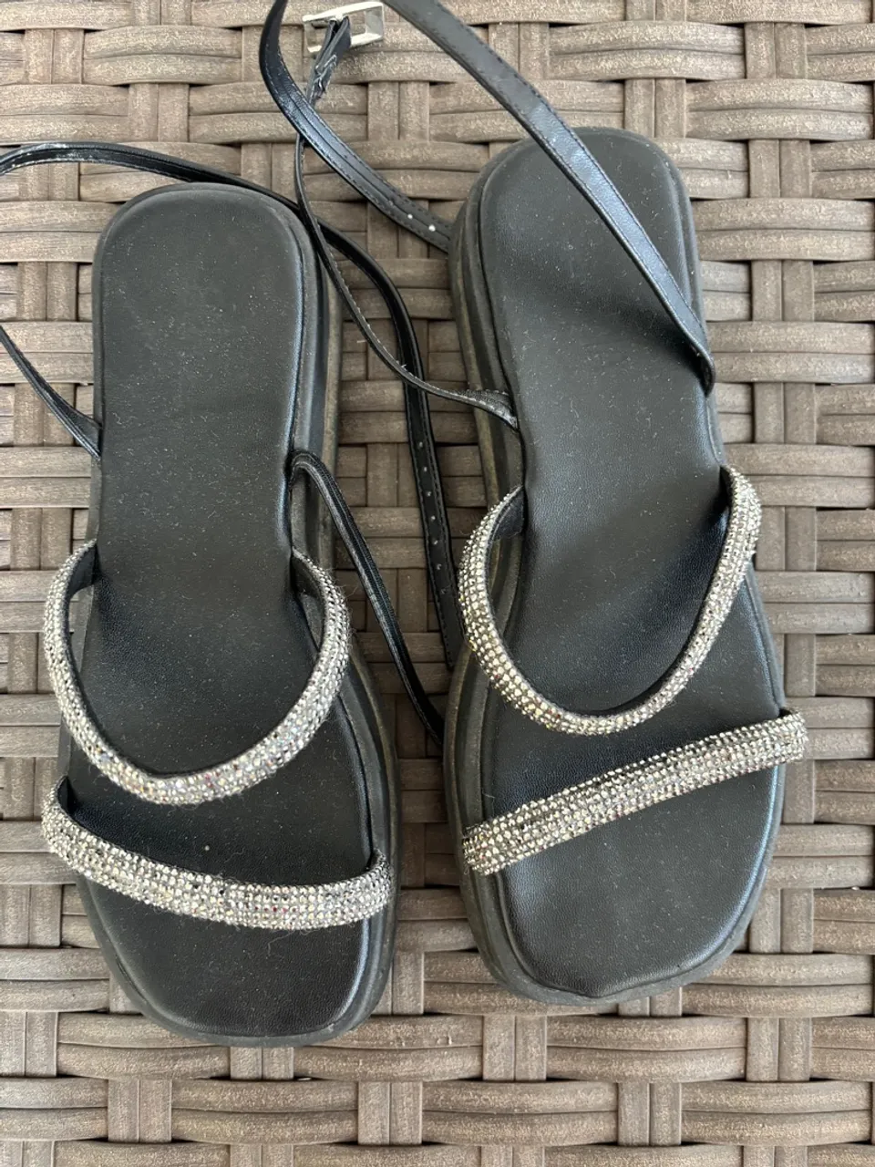 Sandálias Femininas Pretas com Strass T 36