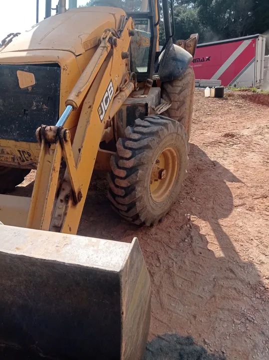 Retroescavadeira jcb ano 2006