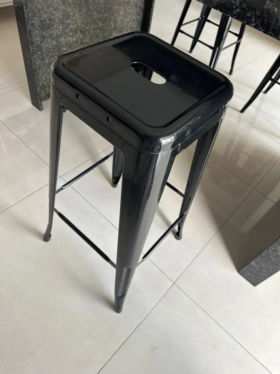 Banquetas Industriais Pretas - Elegância e Conforto