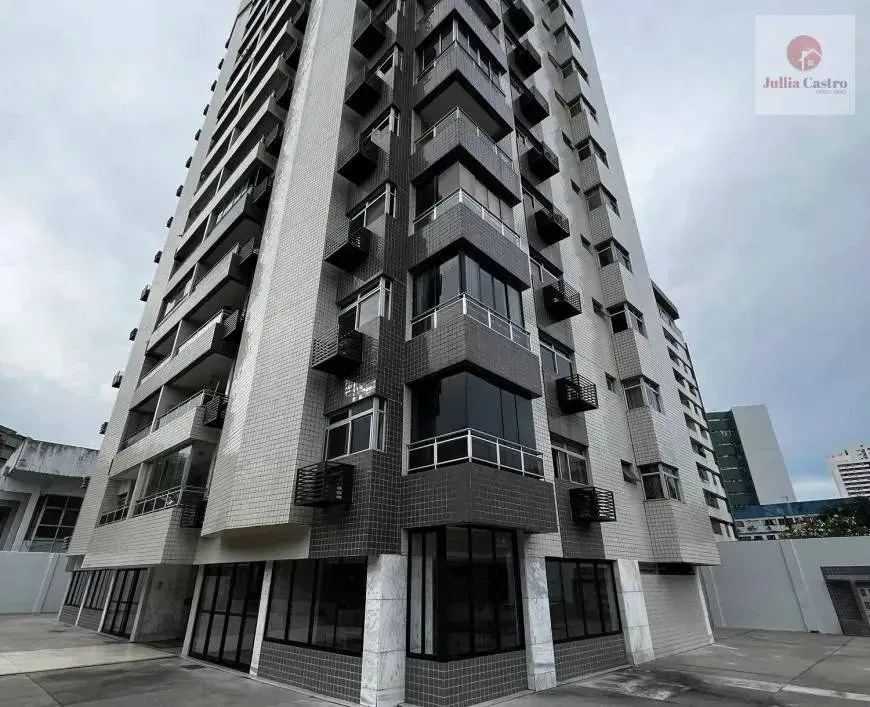 Vendo ótima cobertura| 327m²| 5 quartos (3suites)| 2 vagas| nas Graças - Recife