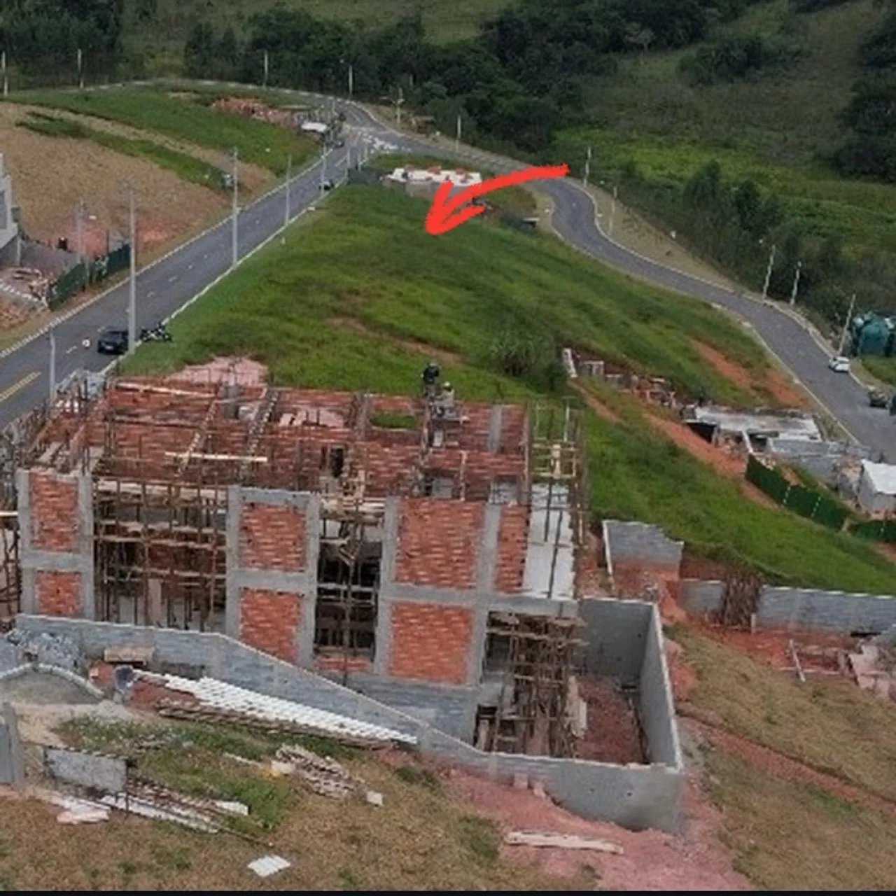 Terreno 300 m² em Santa Isabel - Condomínio Fechado - Portaria 24h - Aceito carro!