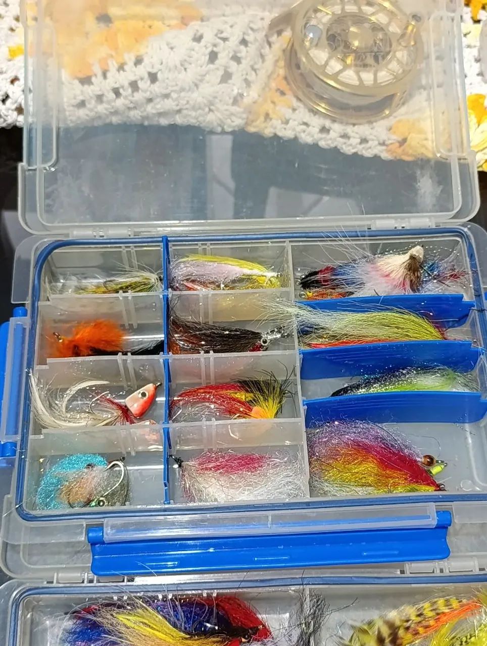 ISCAS DE FLY FISHING DIVERSAS COM ESTOJOS E BOLSA