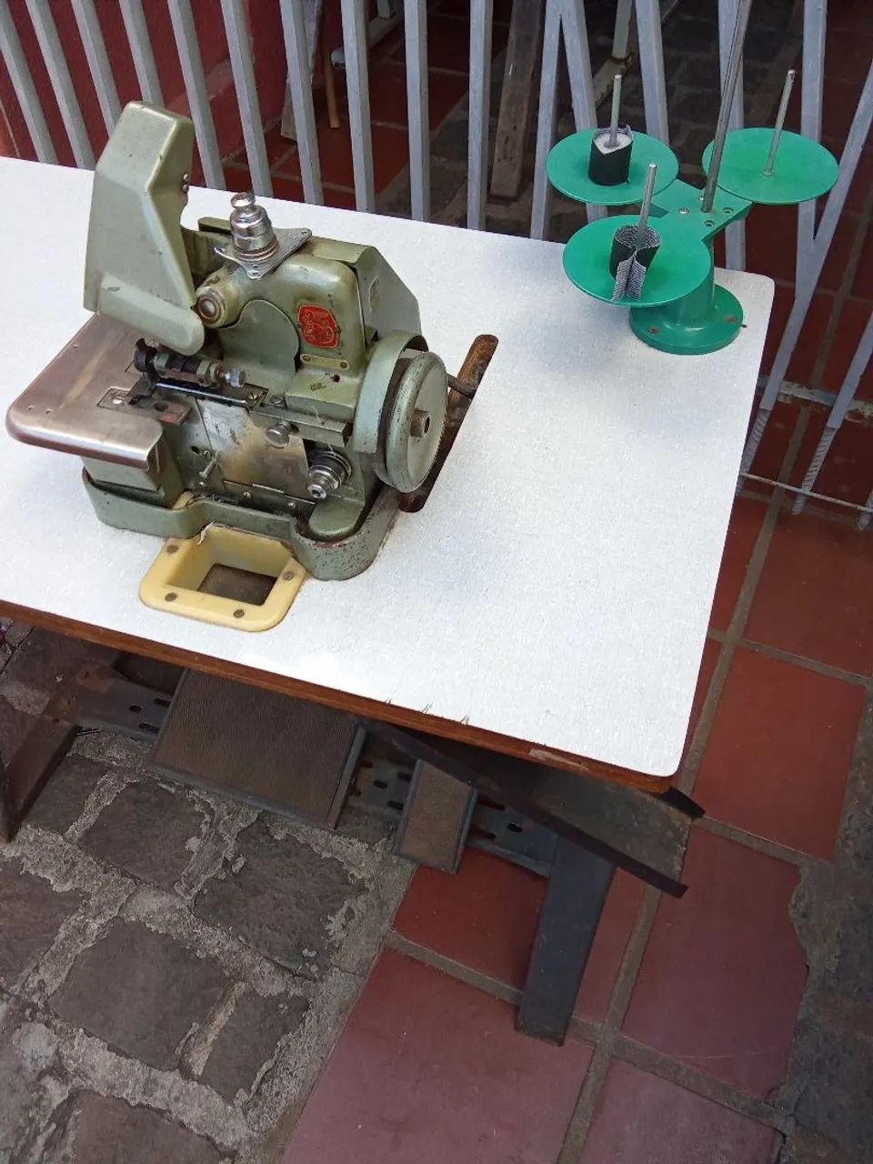 Máquina de Costura Overlock Industrial - Foto 3