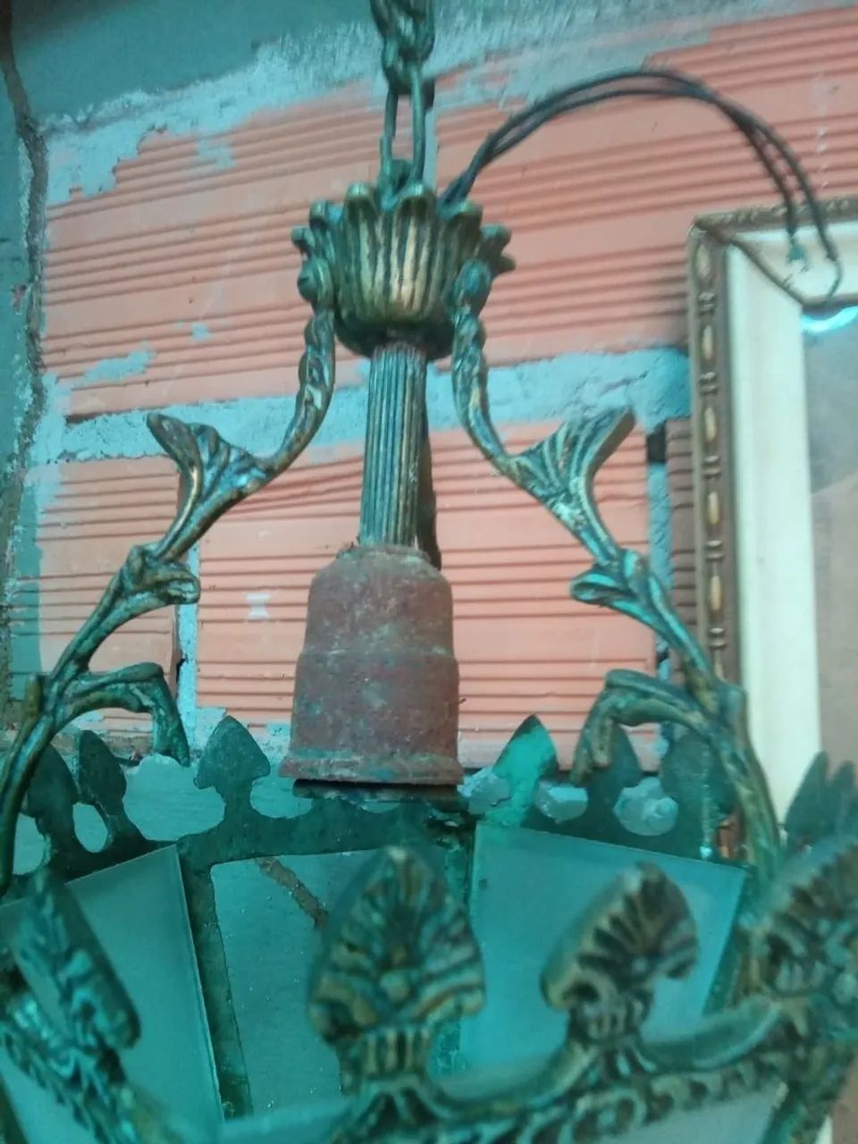 R$400 Lustre Medieval em bronze. - Foto 2
