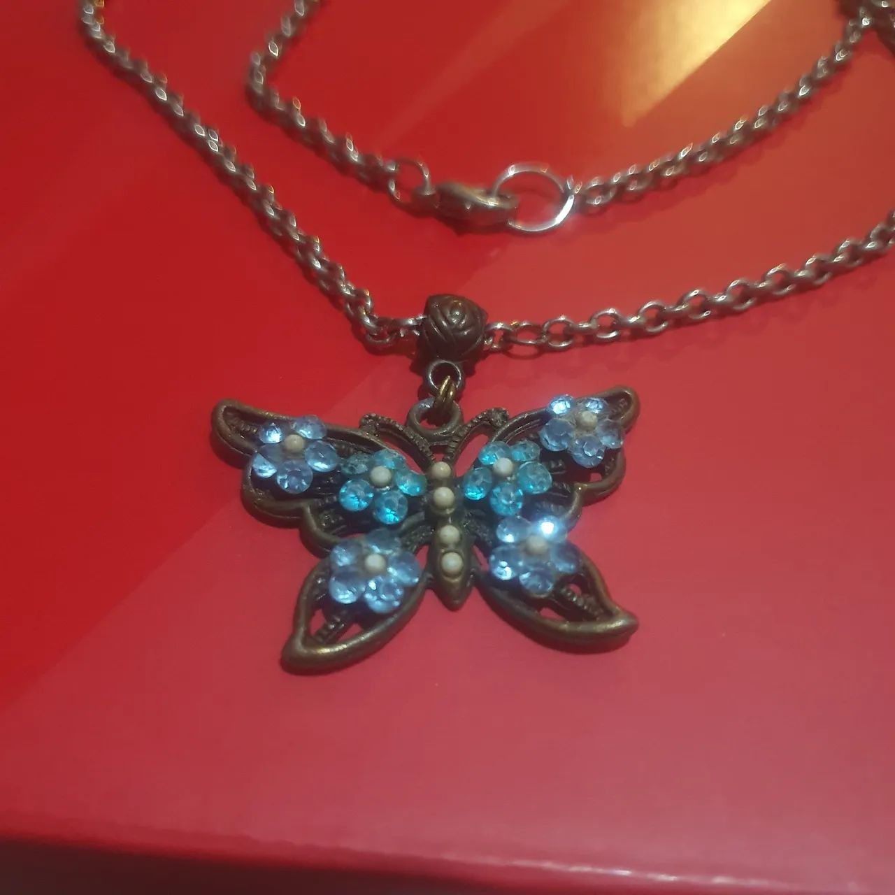 Colar com Pingente de Borboleta Azul - Foto 2