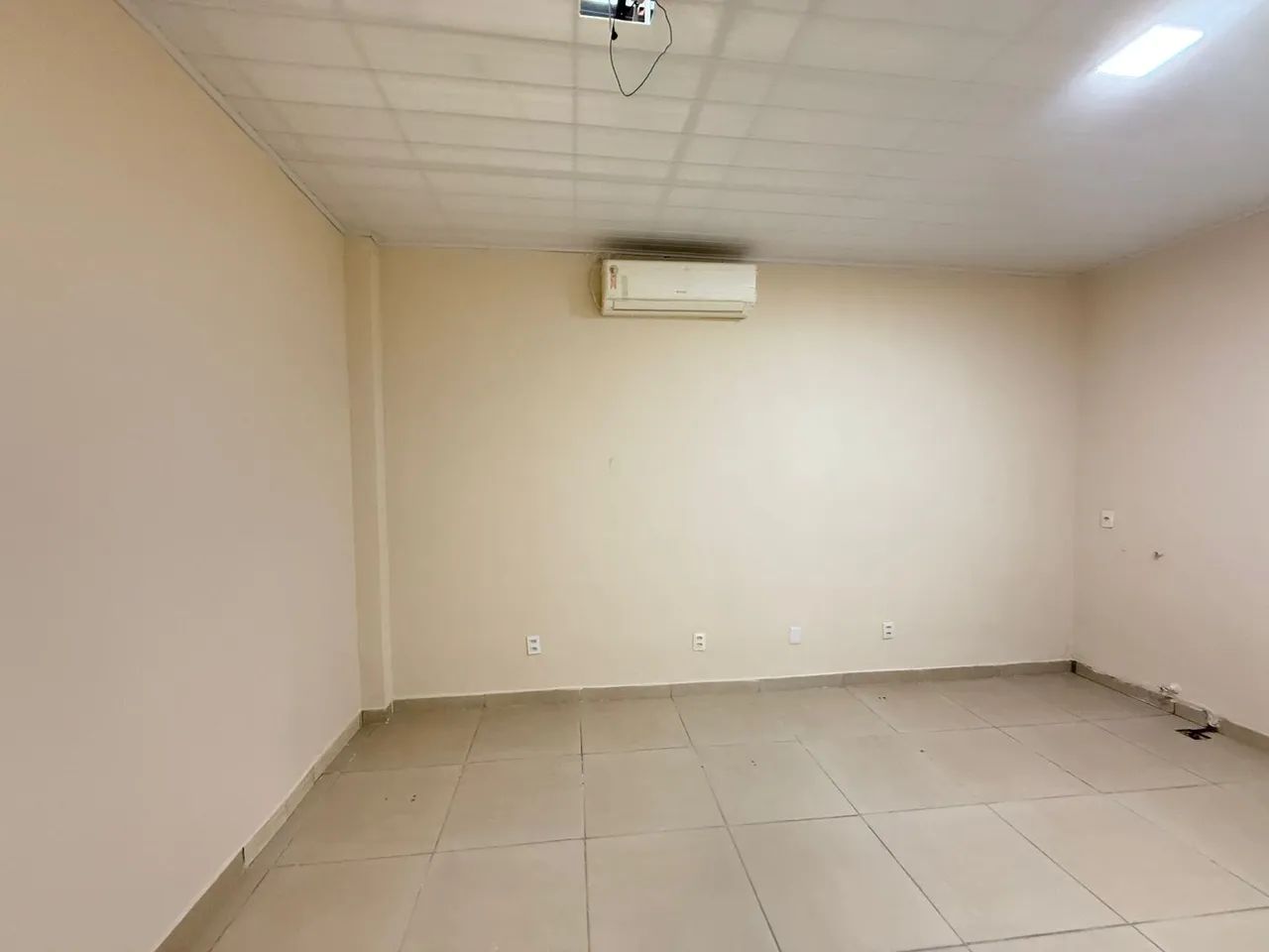 Aluguel de ampla sala comercial próxima à T-9 - Foto 4