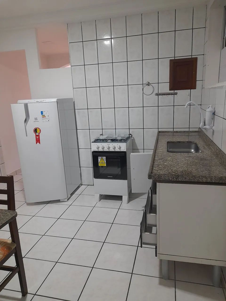 KITNET SEMI MOBILIADA PRA UMA PESSOA  - Foto 4