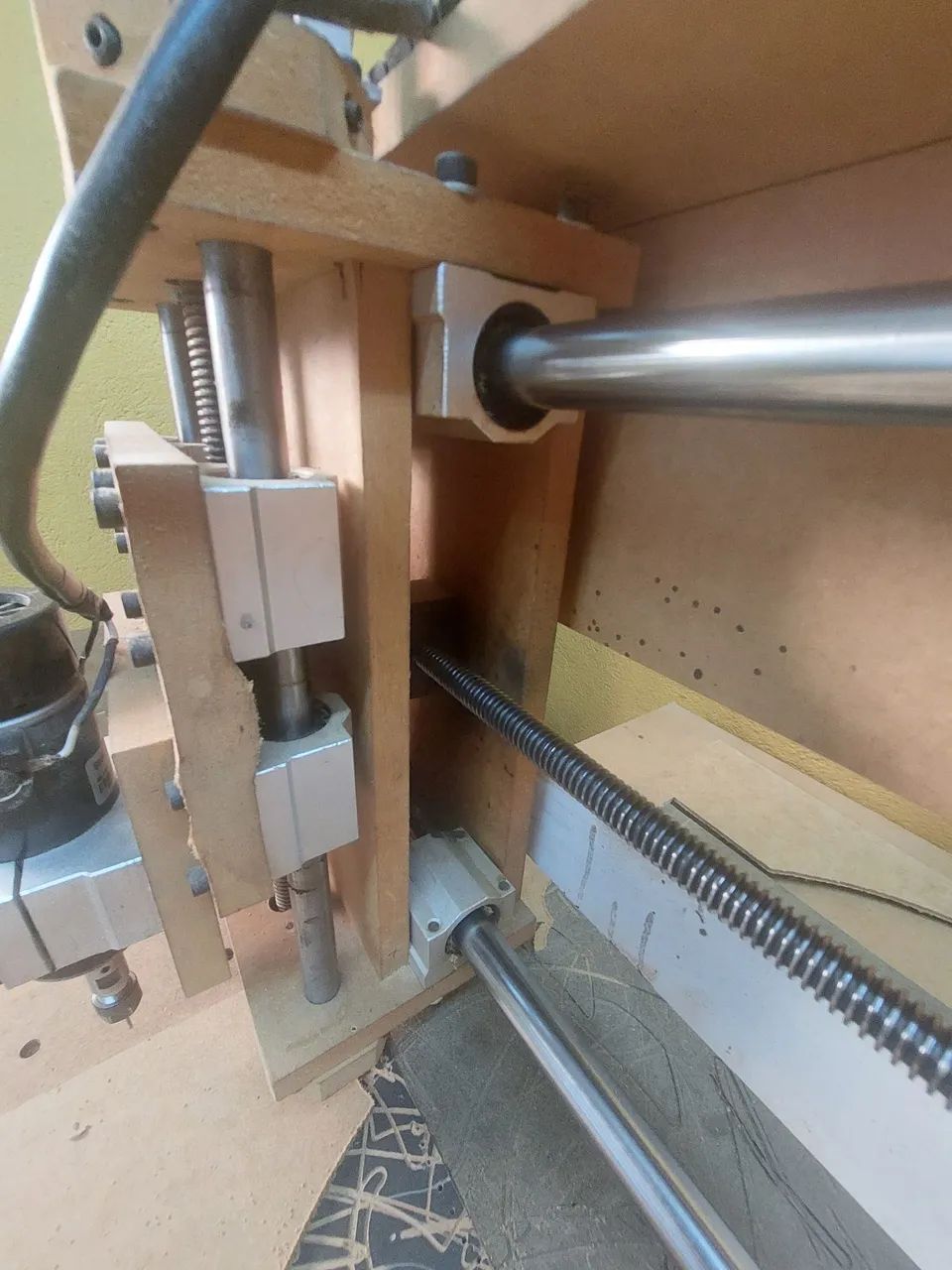 Router cnc  mais computador  e bancada  programas instalados  mach 3 e aspire  R$5.500 - Foto 4