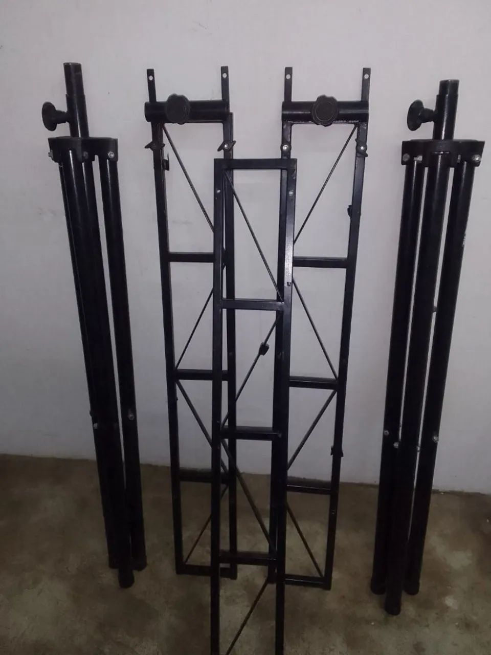 Tripé  trave para decoração.