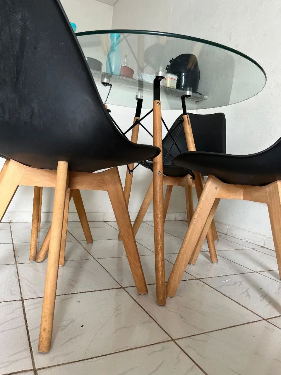 VENDO Mesa de jantar 4 cadeiras - Foto 3