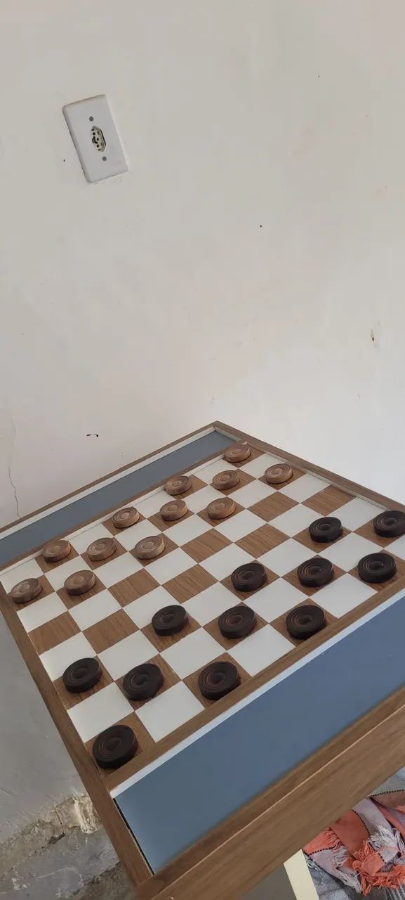 Tabuleiro para jogar damss.