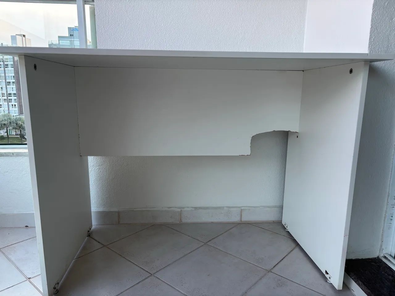 Mesa de escritório branca 