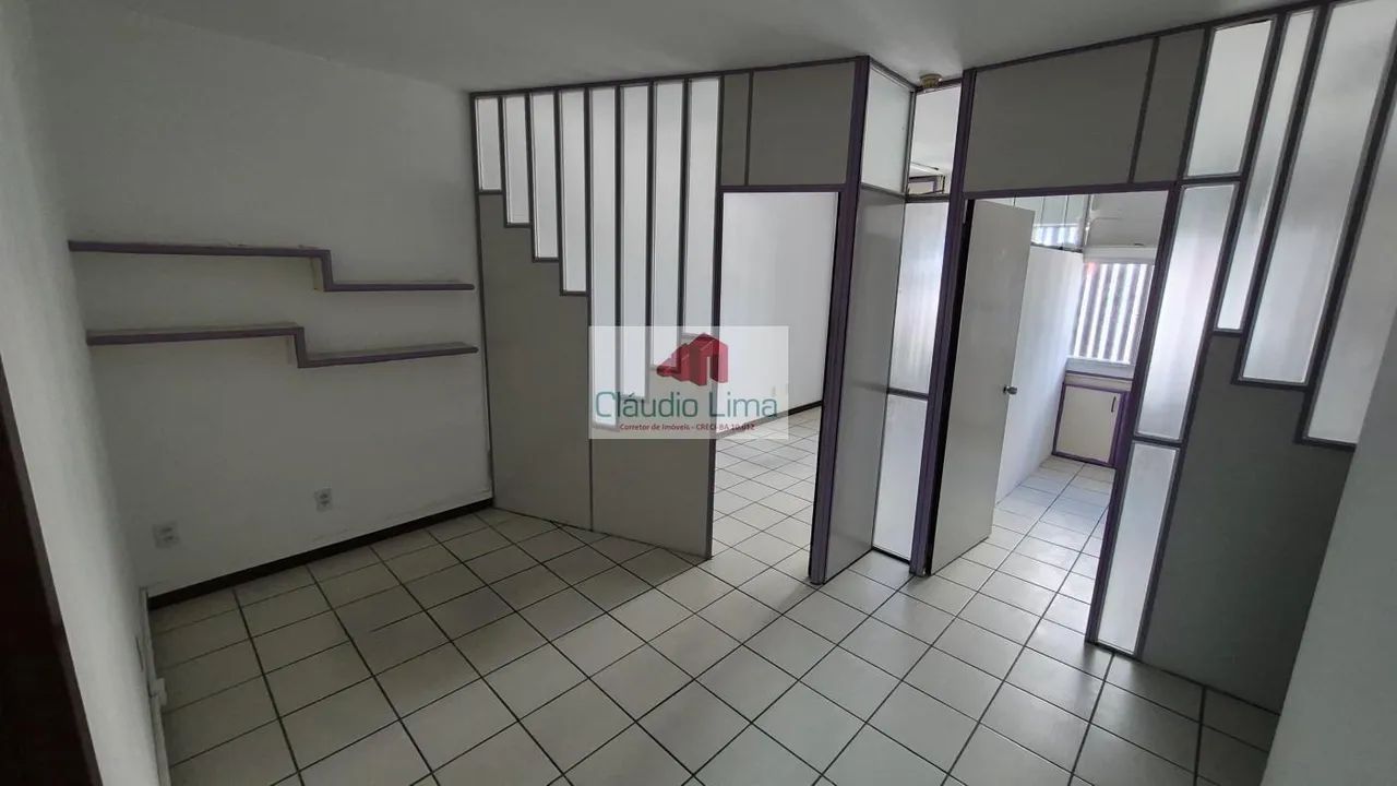 Sala comercial com 2 garagens a venda!