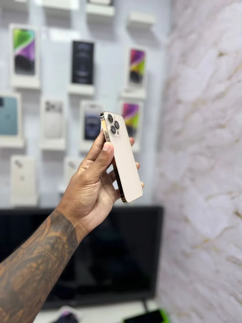 IPHONE 13 PRO 256GB<br>R$ 2.750,00 GOLD - Foto 2